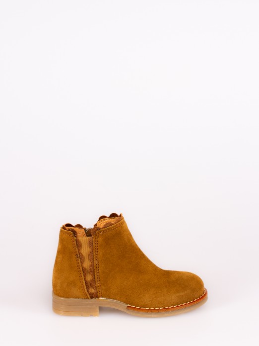 Suede Boots with Elastic and Zip