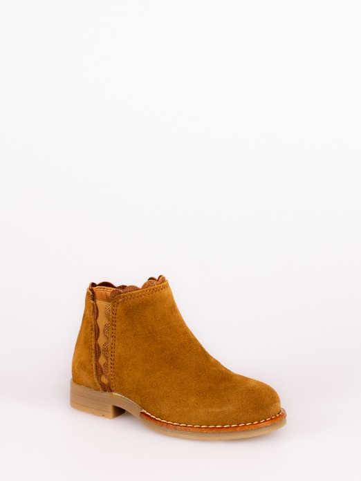 Suede Boots with Elastic and Zip