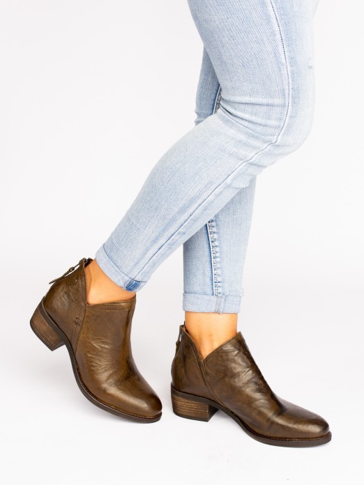 Ankle Boots with Elastic