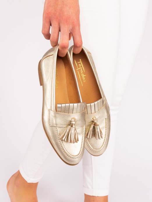 Tassel-Embellished Laminated Leather Shoes