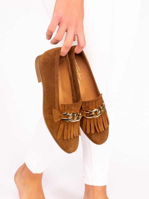 Suede Shoes with Fringes and Application