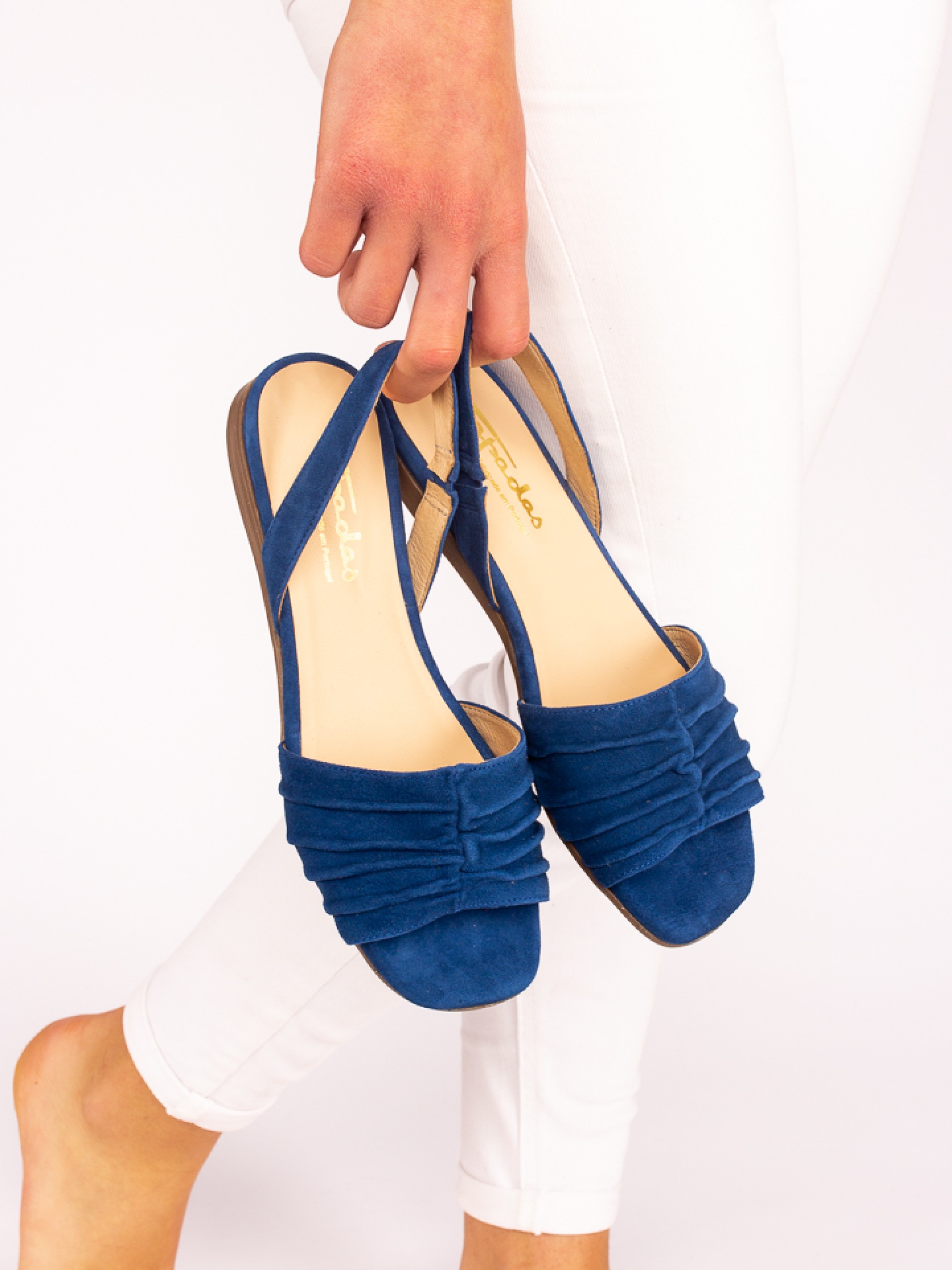 Sandália Rasa Camurça