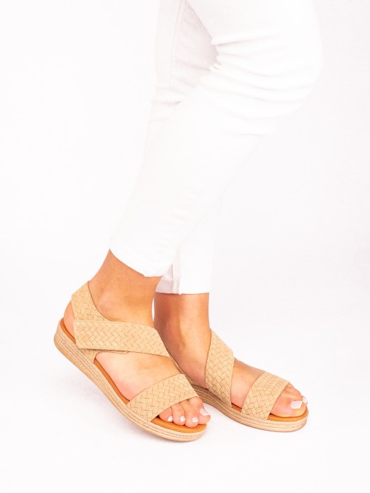 Sandália com Velcro em Camurça
