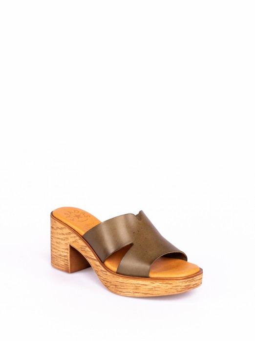 Clogs Cutouts with Compensated Heel