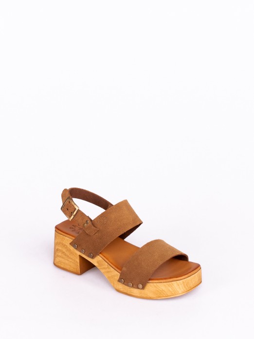 Sandlia com Tachas em Camura