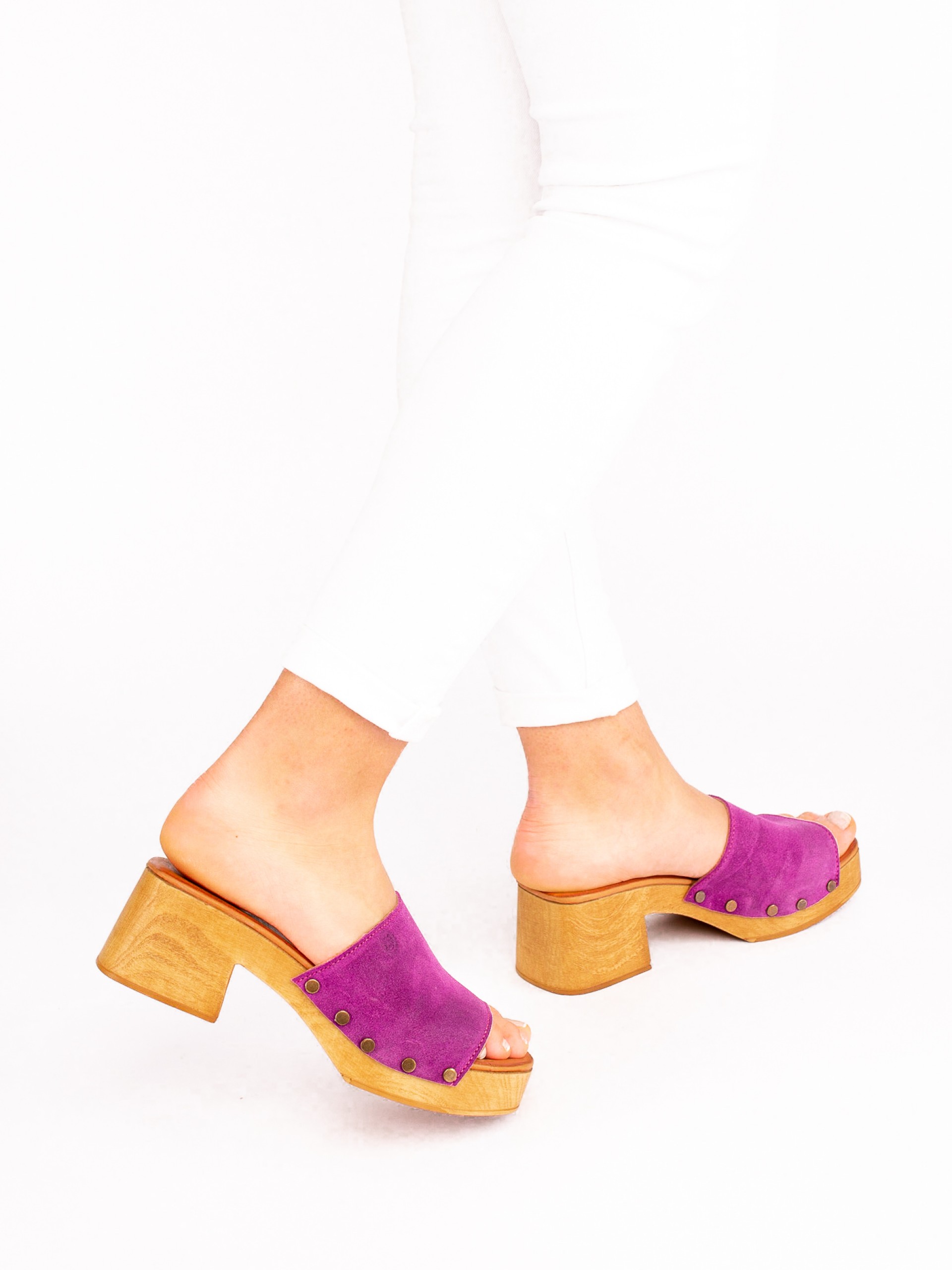 Soca com Tachas em Camurça