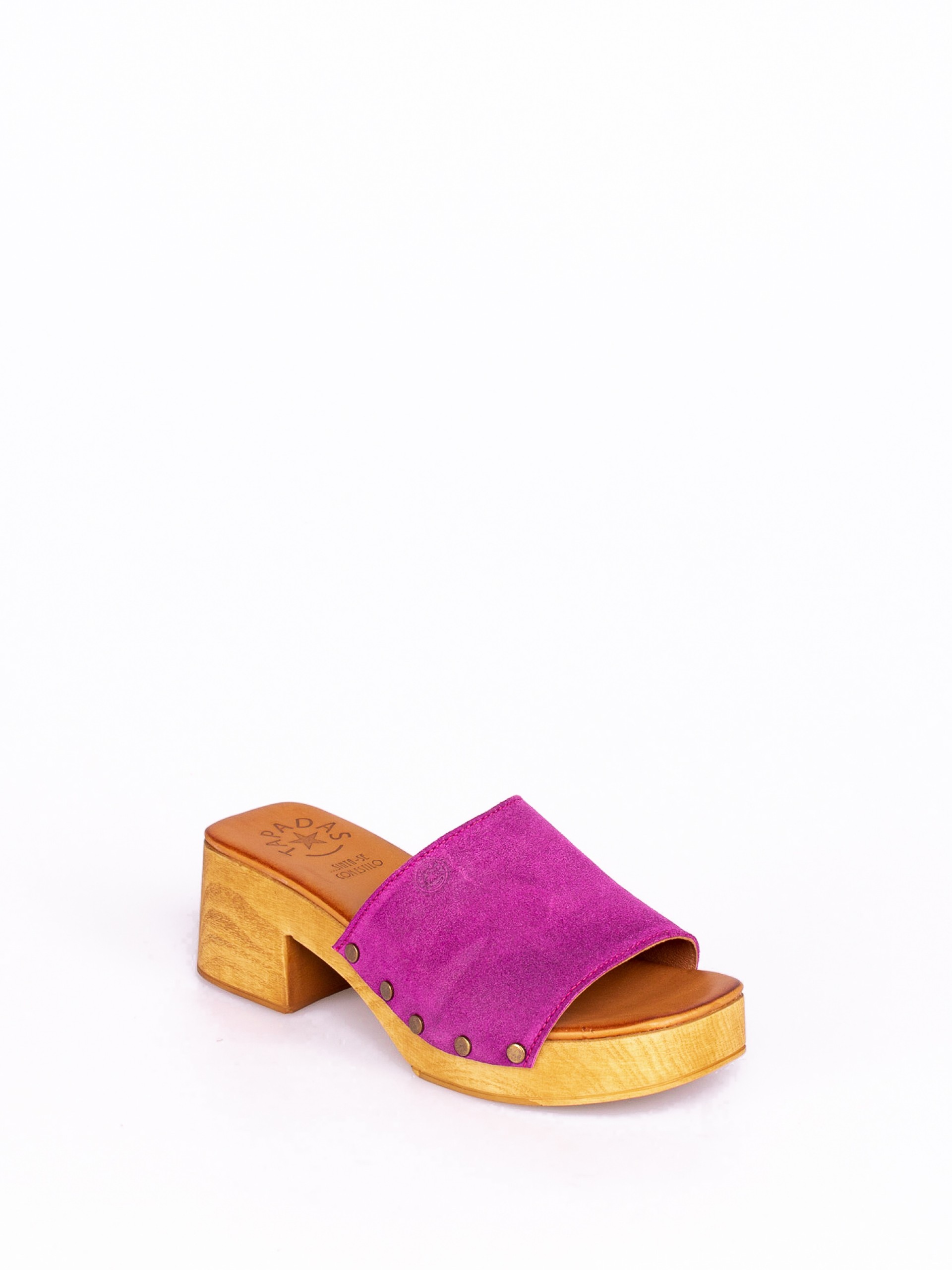 Soca com Tachas em Camurça