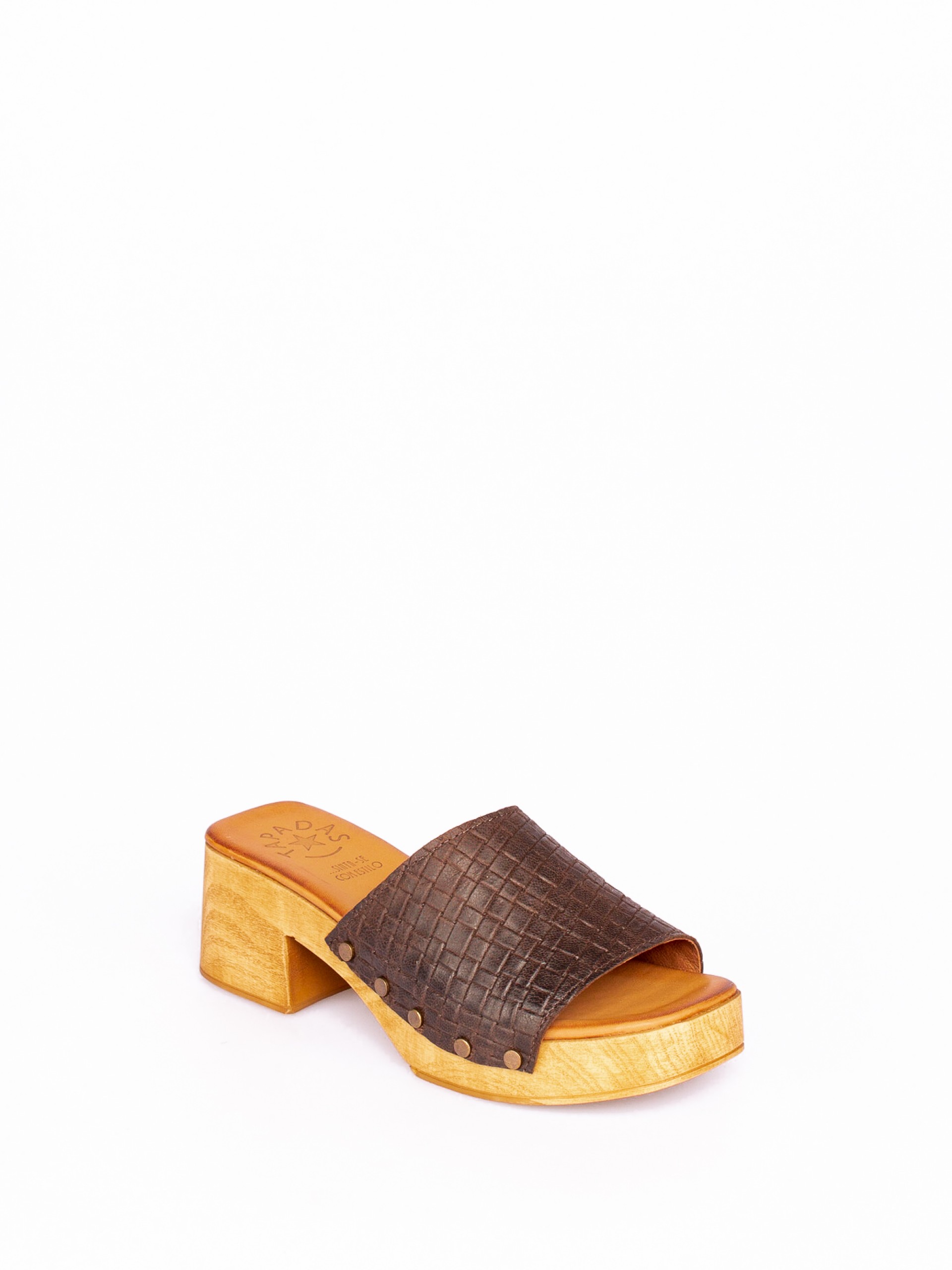 Soca com Tachas em Pele Gravada