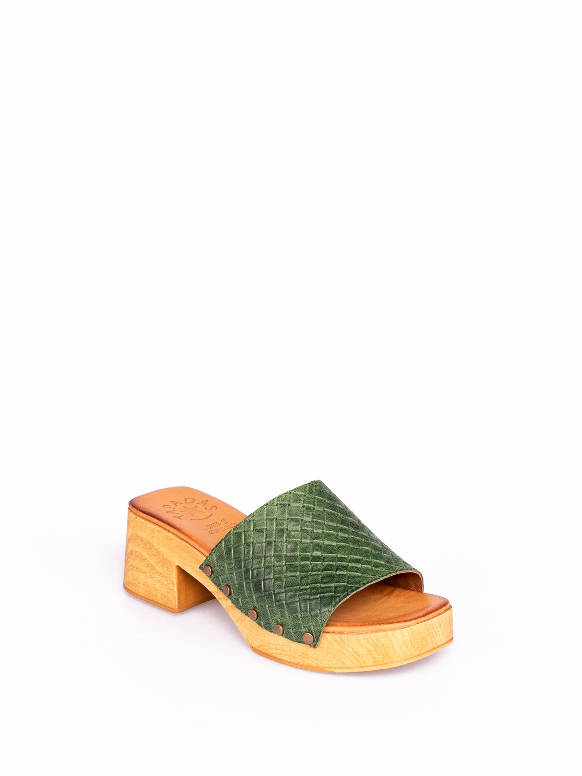 Soca com Tachas em Pele Gravada