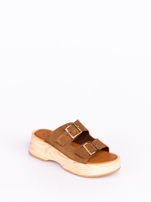 Suede Clog with Bluckes