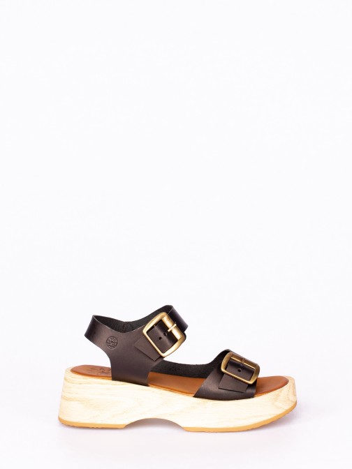Leather Platform Sandals with Bluckes