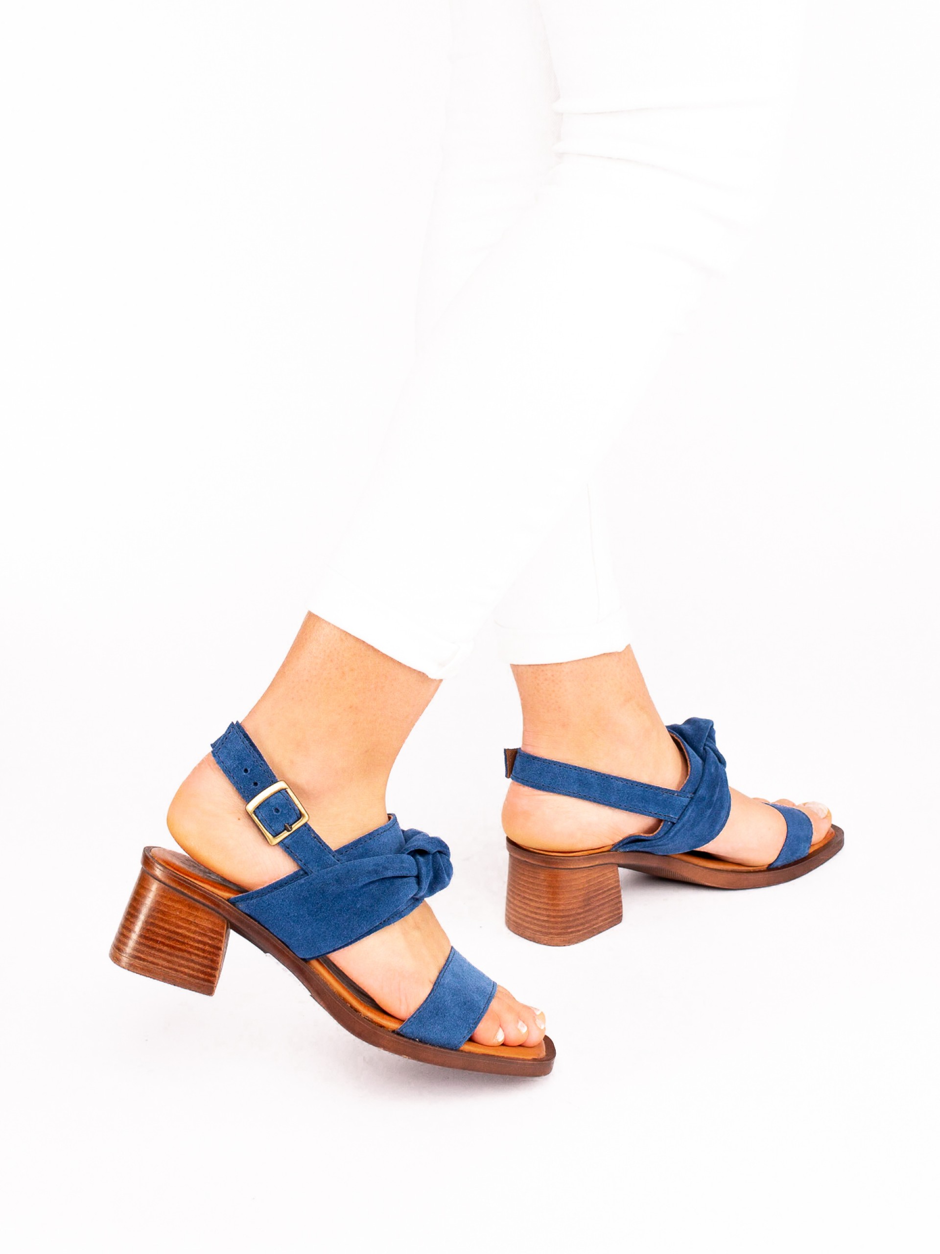 Sandália de Salto com Nó