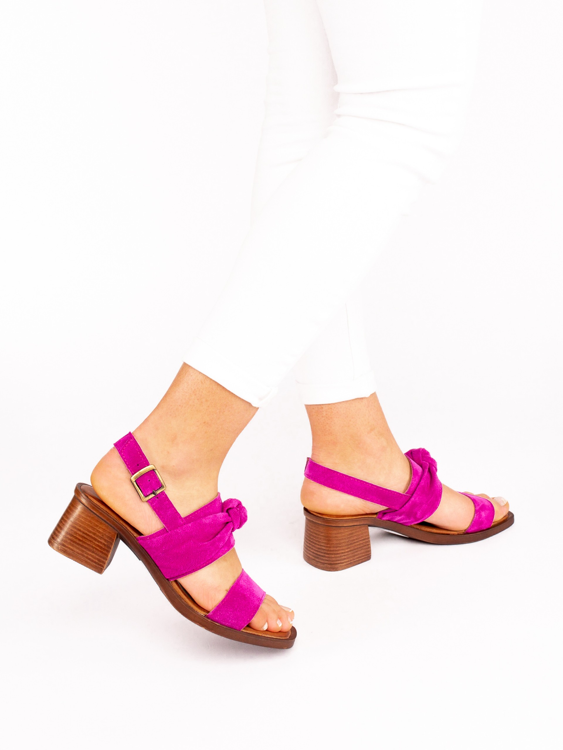 Sandália de Salto com Nó