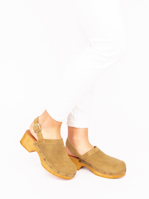 Soca em Camura com Tachas e Fivela