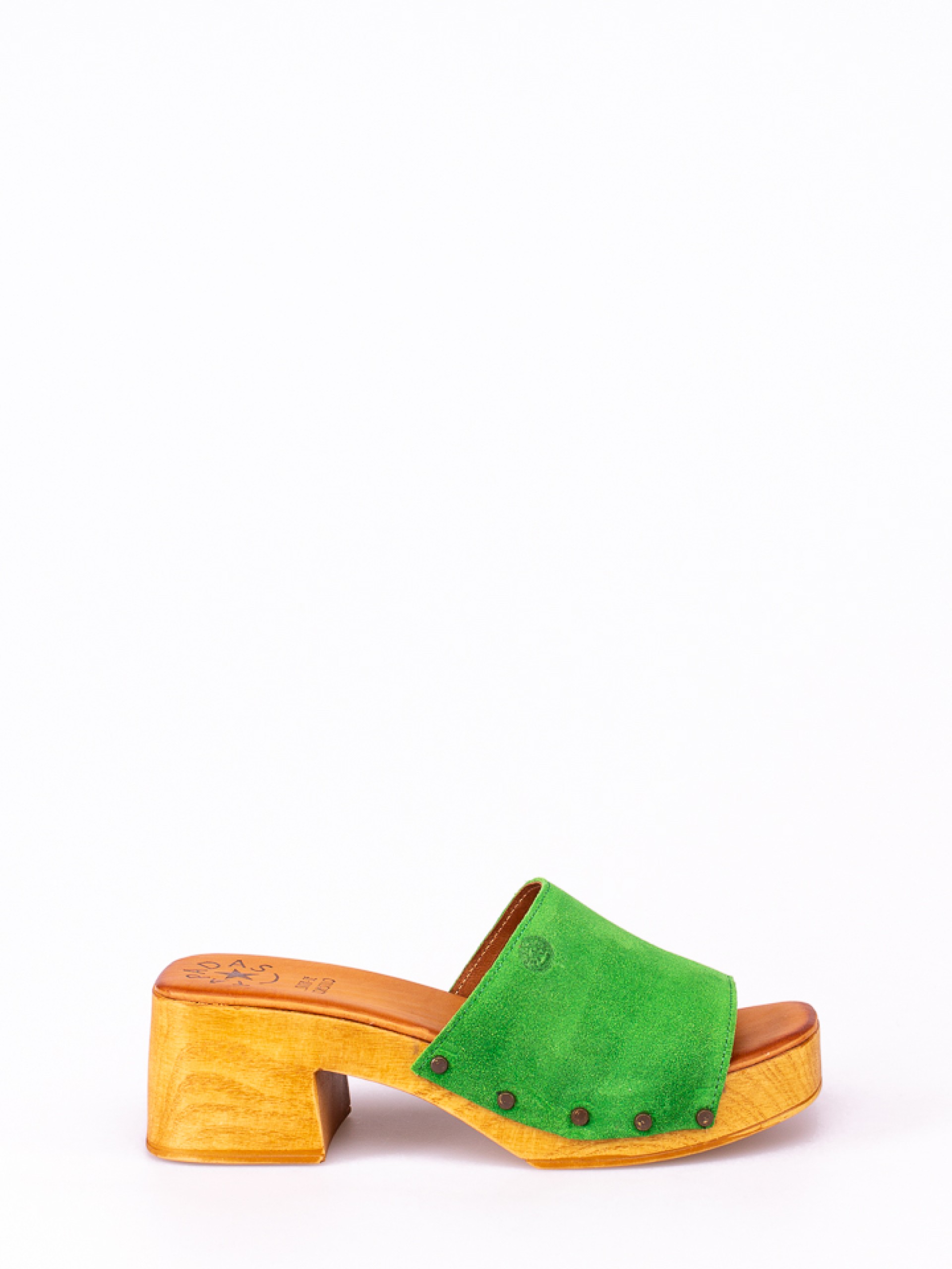 Soca com Tachas em Camurça