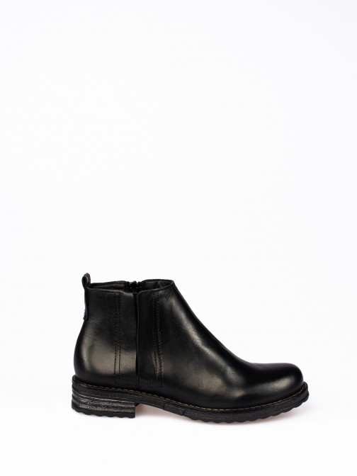 Leather Ankle Boot with Side Elastics