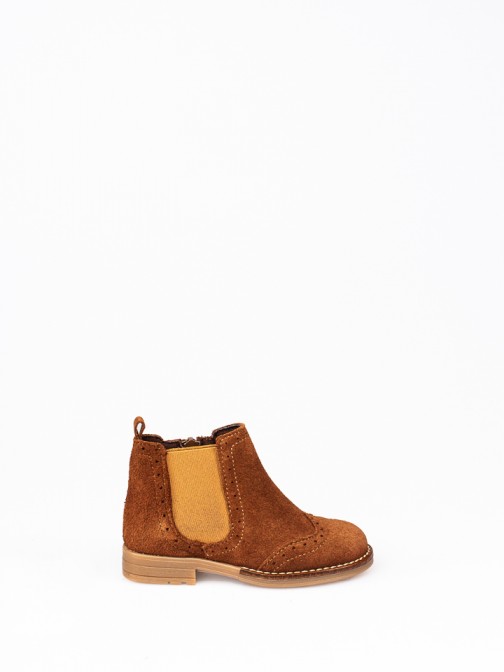 Suede Boots with Elastic