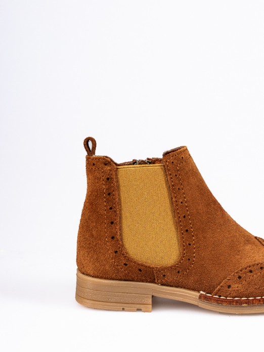 Suede Boots with Elastic