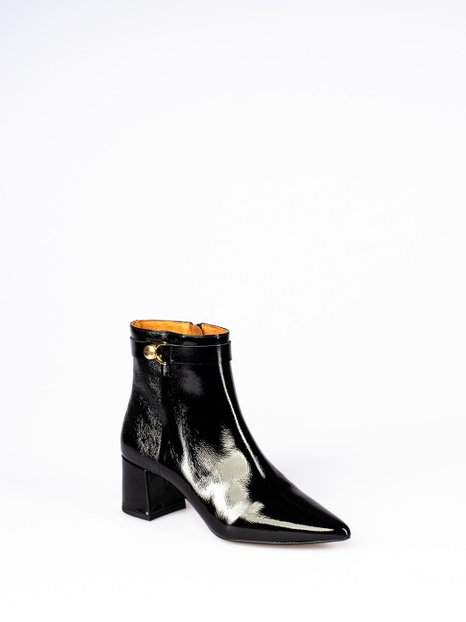 Varnish Ankle Boots with Application