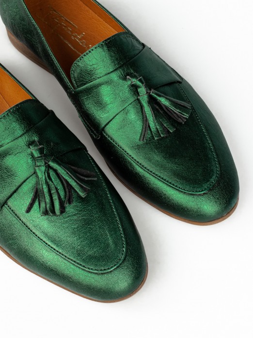 Tassel-Embellished Laminated Leather Shoes