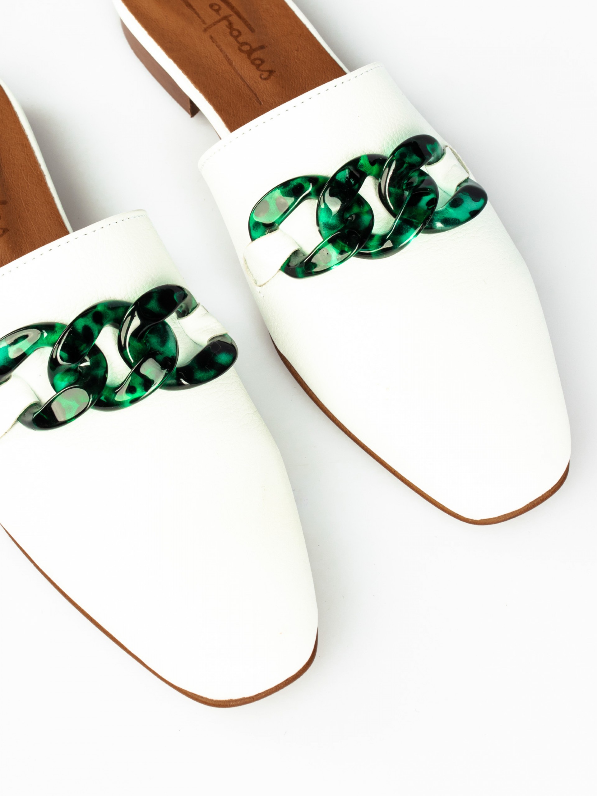 Mule em Pele com Aplicação