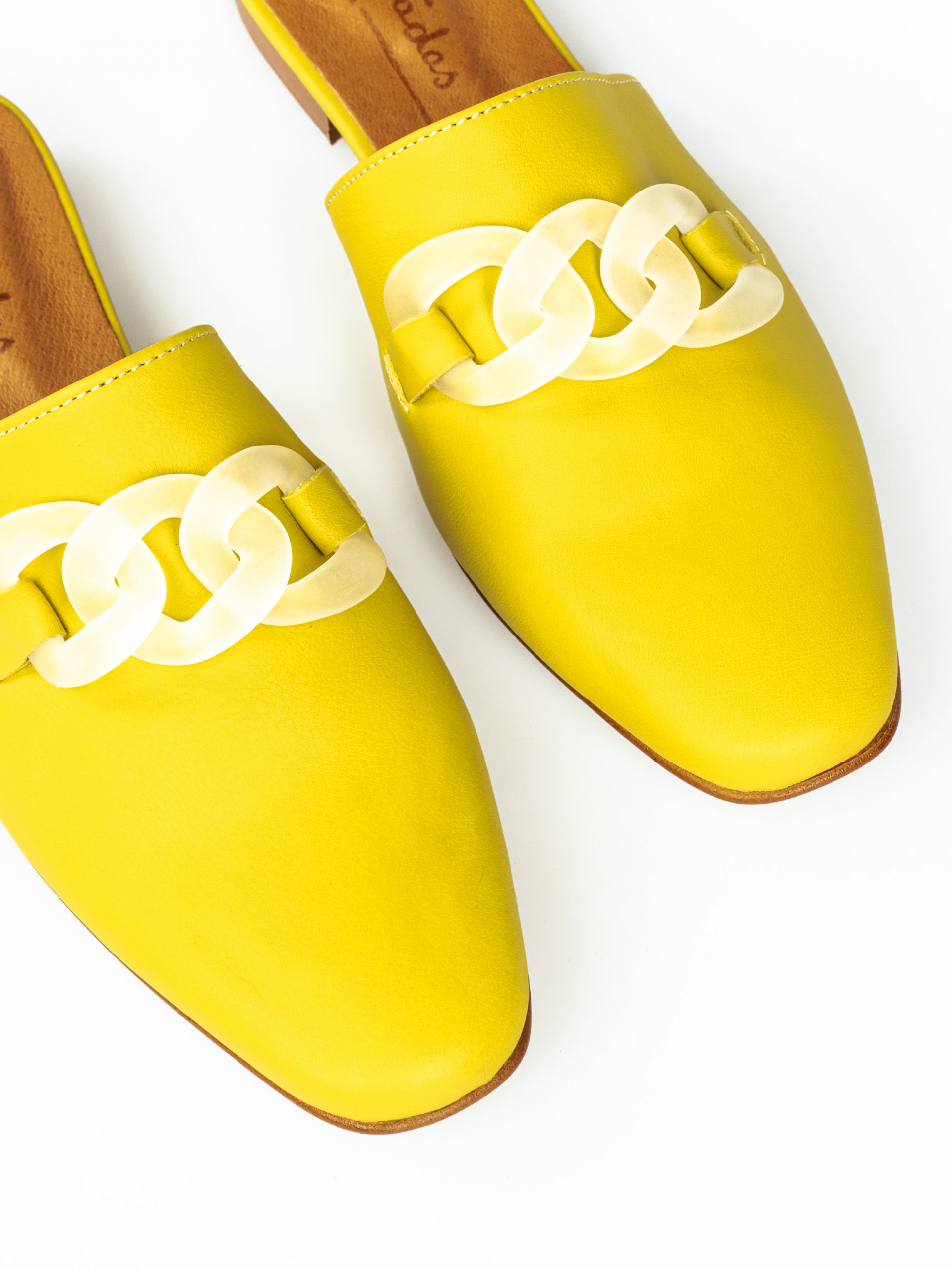 Mule em Pele com Aplicação