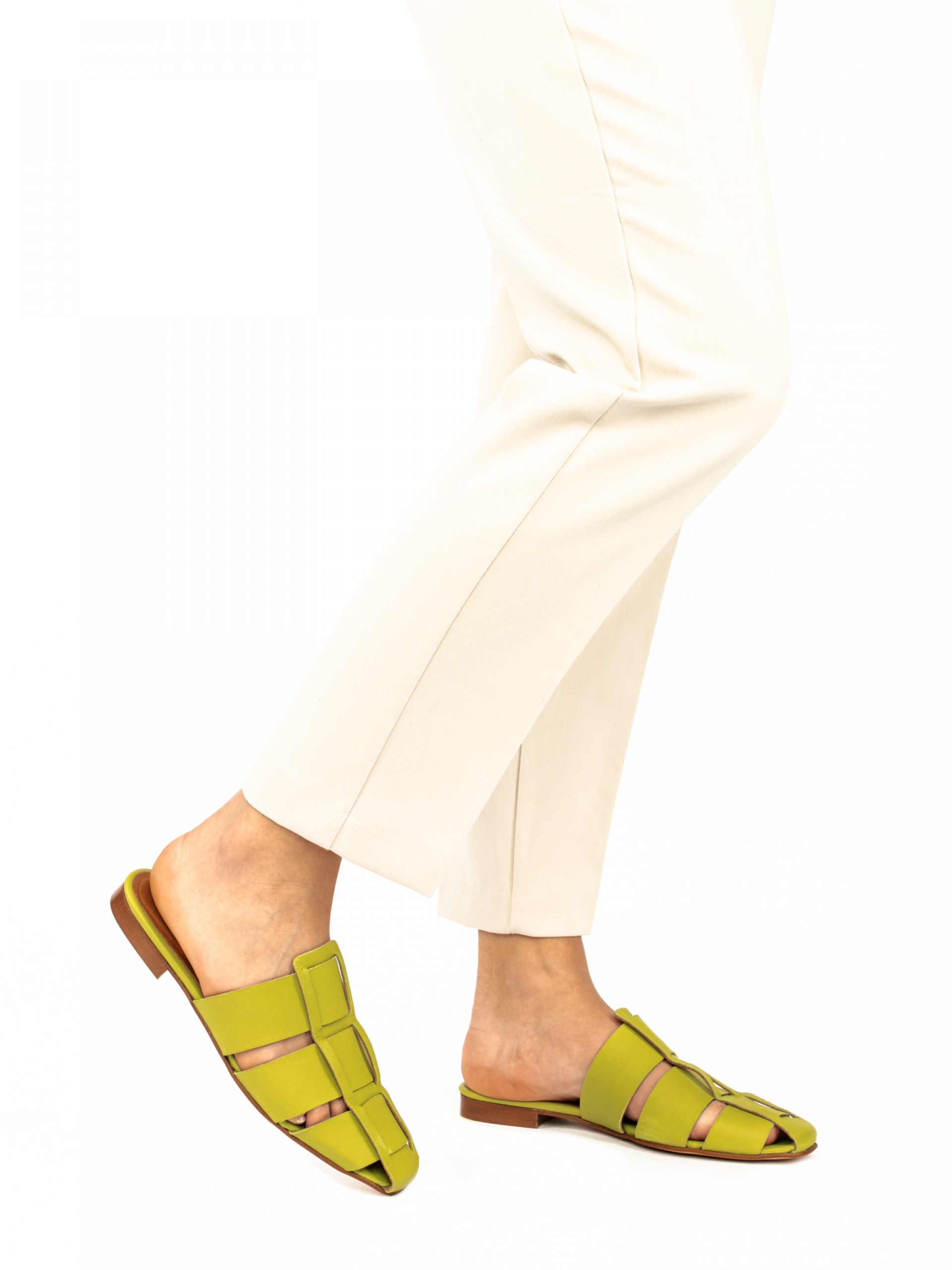 Mule Tiras Traçadas em Pele