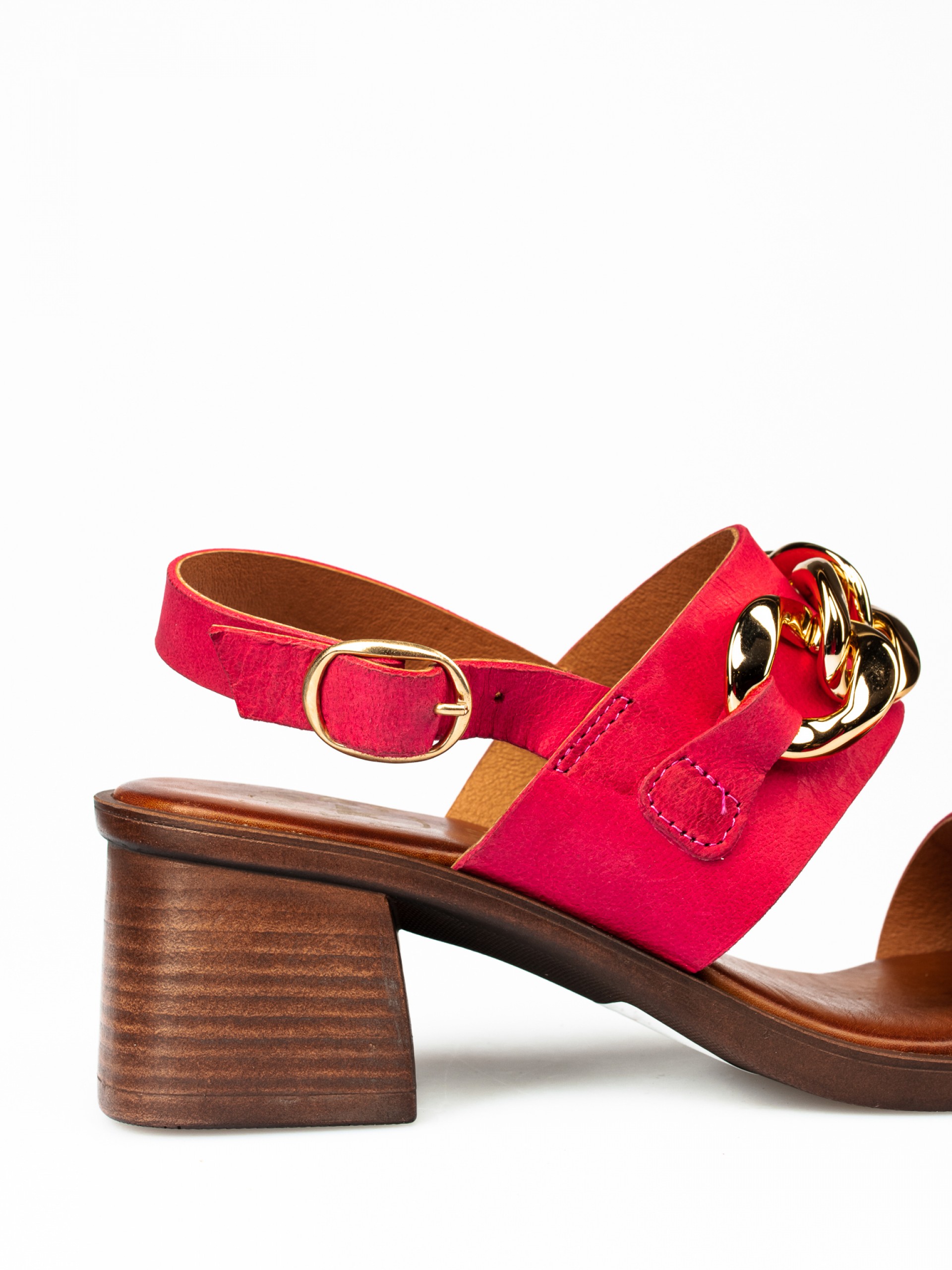 Sandália em Pele com Aplicação de Corrente