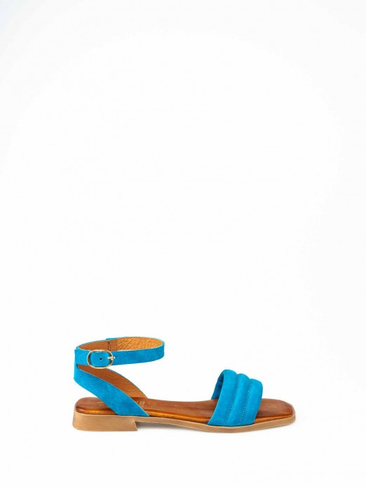 Flat Sandal in Suede with Cushioned Straps