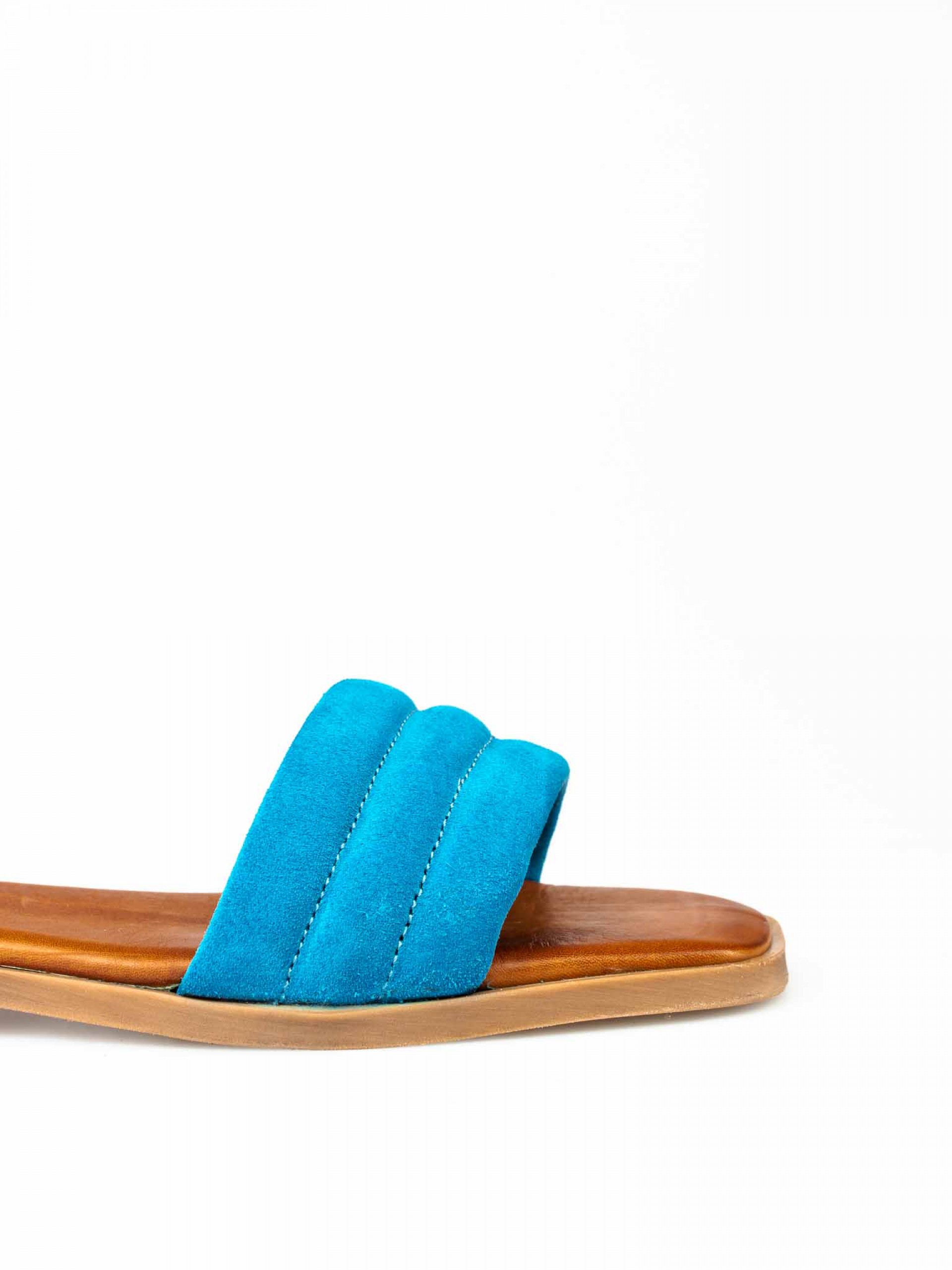 Flat Sandal in Suede with Cushioned Straps