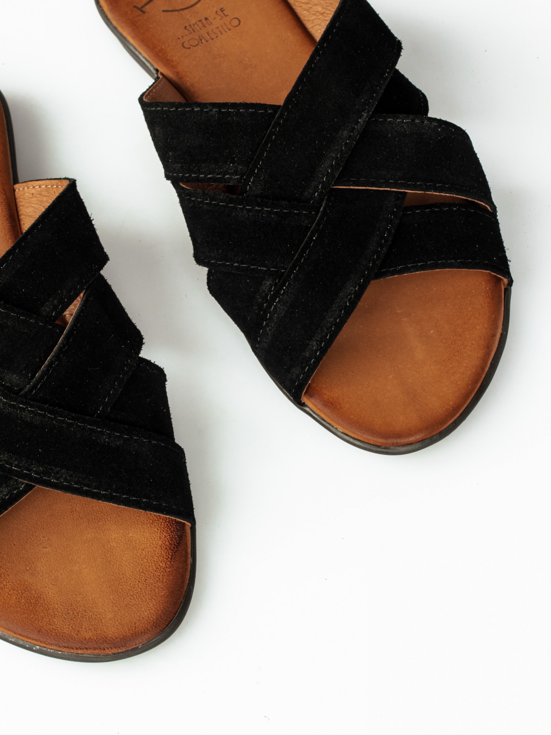 Chinela Quatro Tiras em Camurça