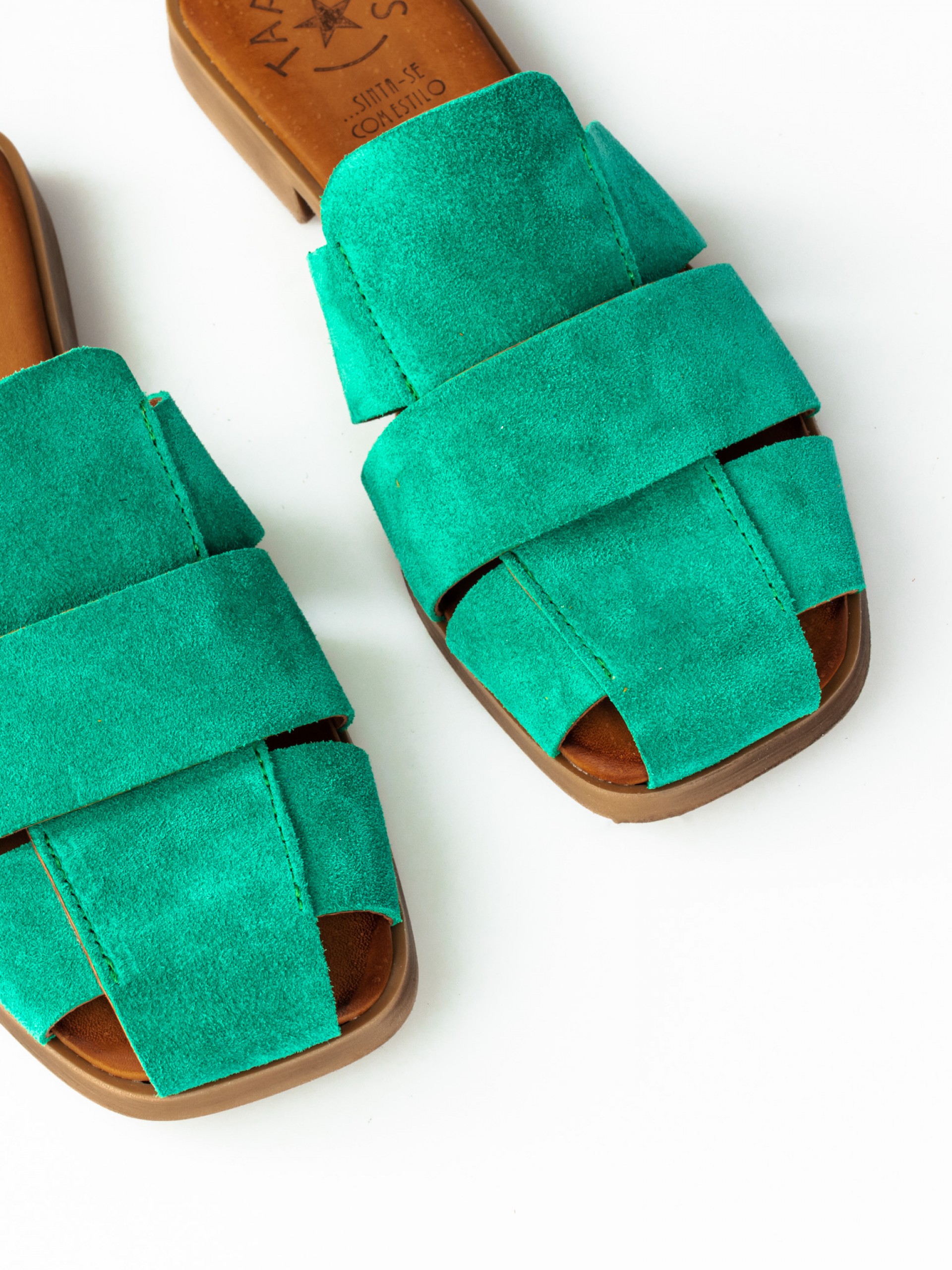 Chinela Fechada em Camurça