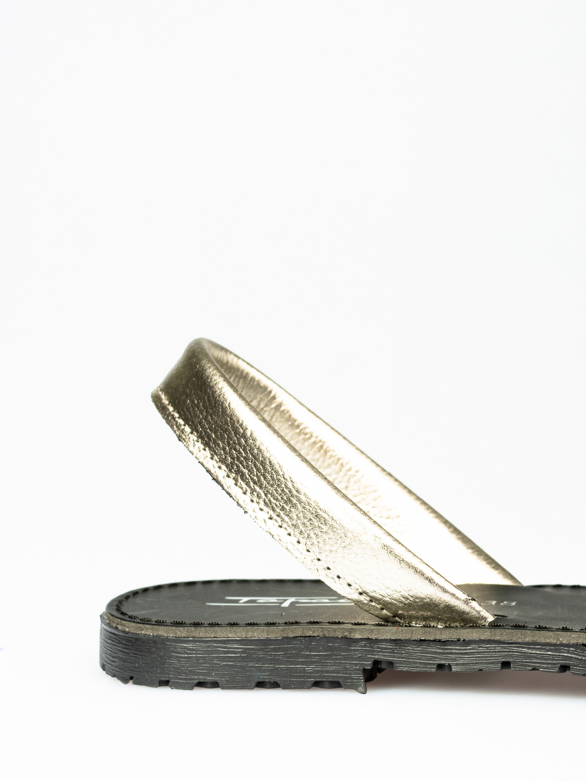 Menorquina em Pele Laminada