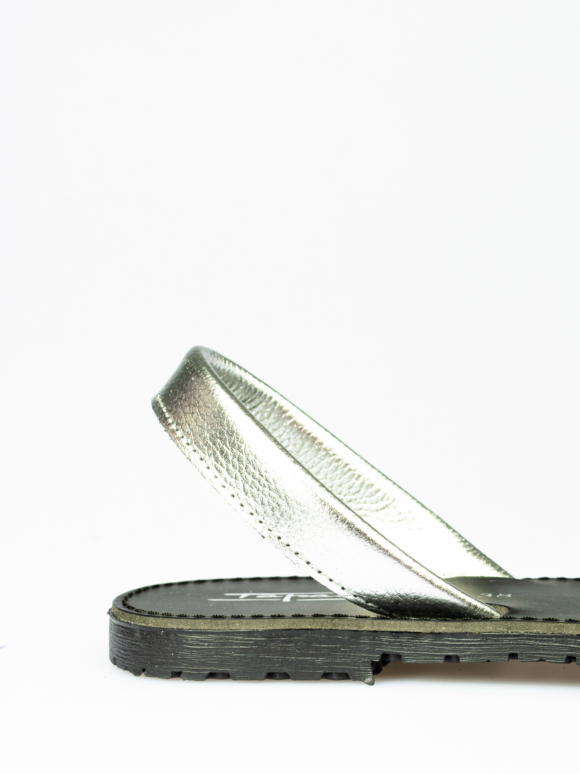 Menorquina em Pele Laminada