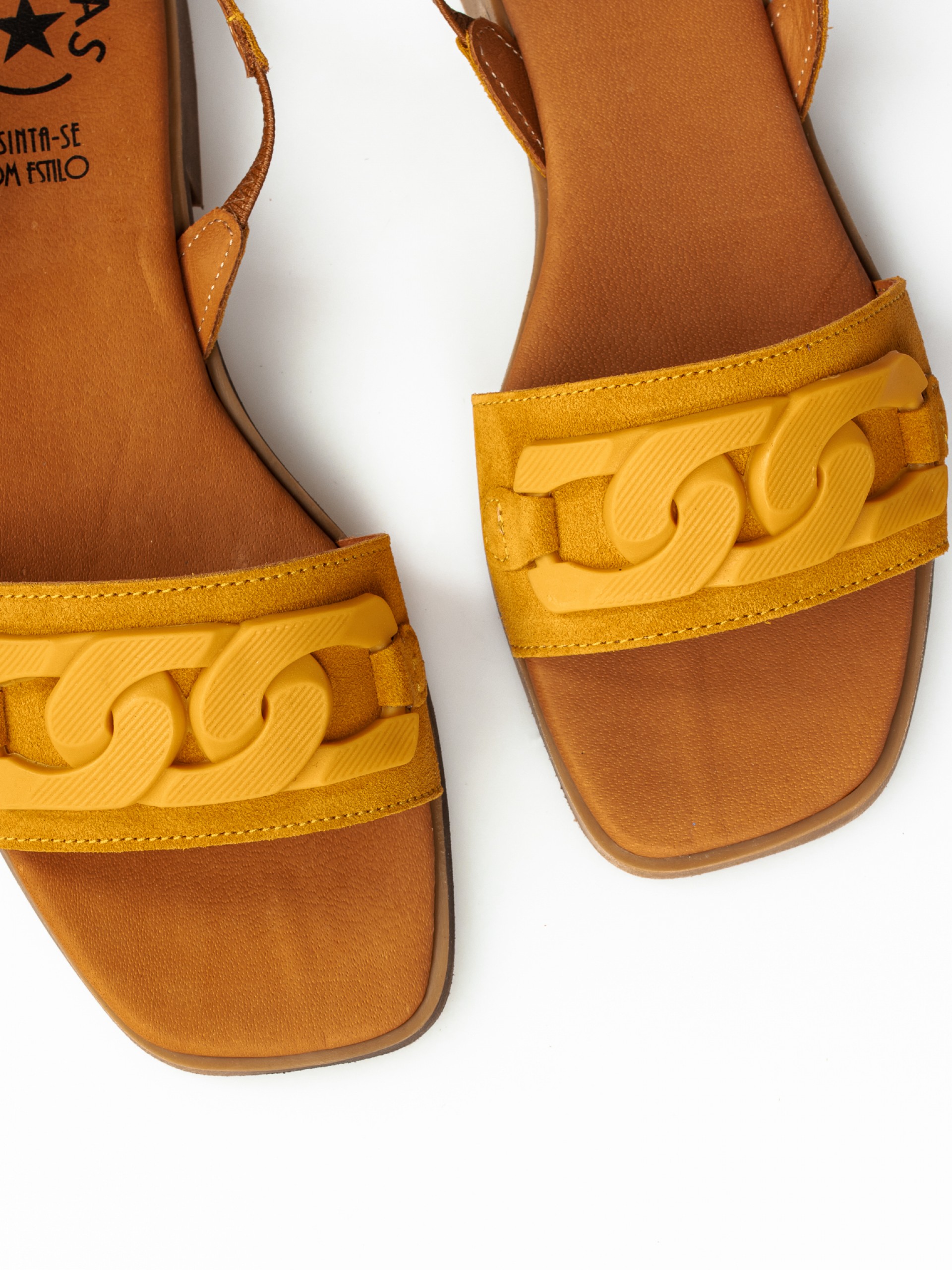 Sandália Rasa com Aplicação