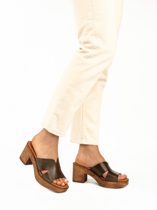 Clogs Cutouts with Compensated Heel