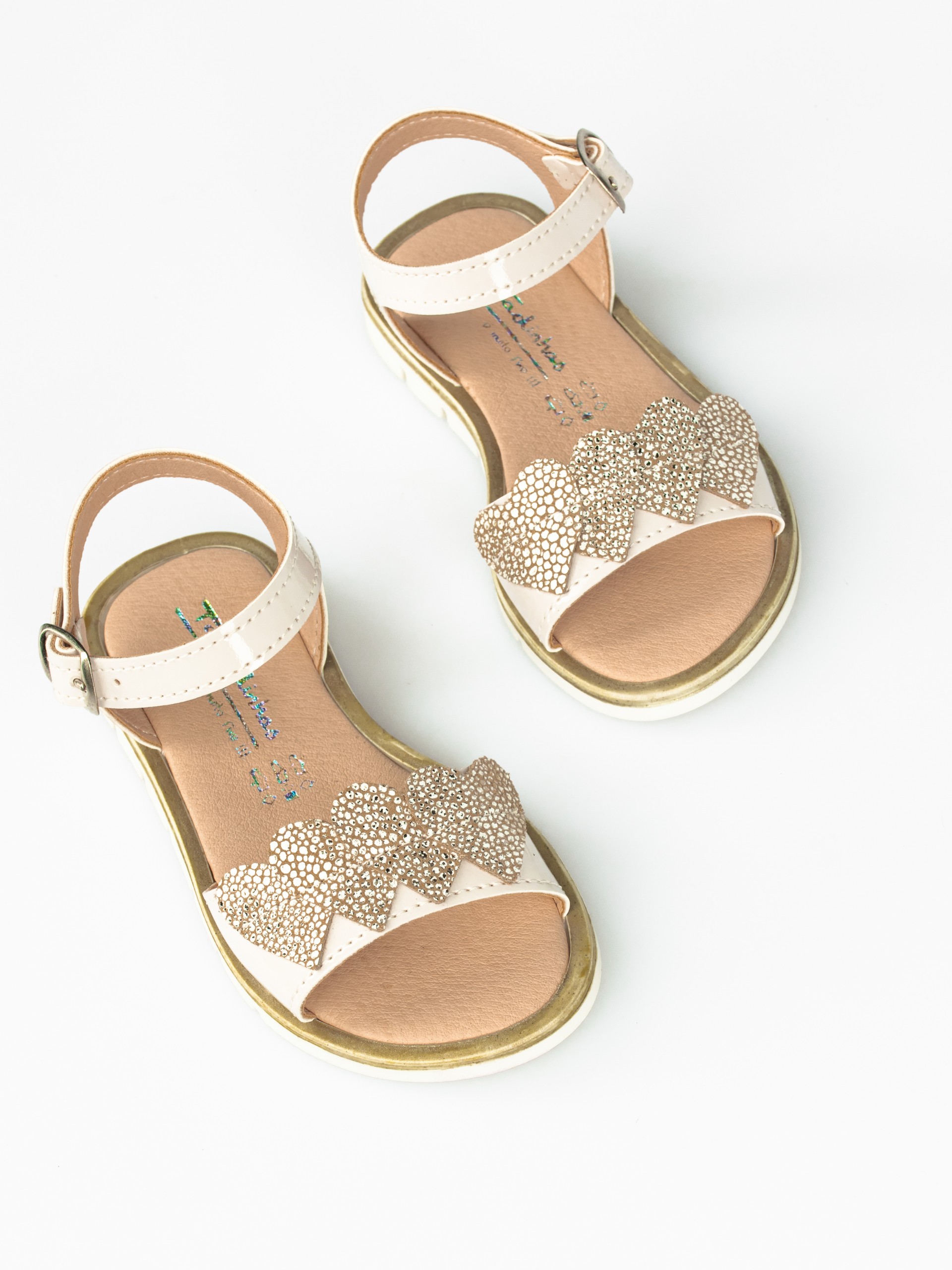 Sandália com Aplicação Corações 18/33