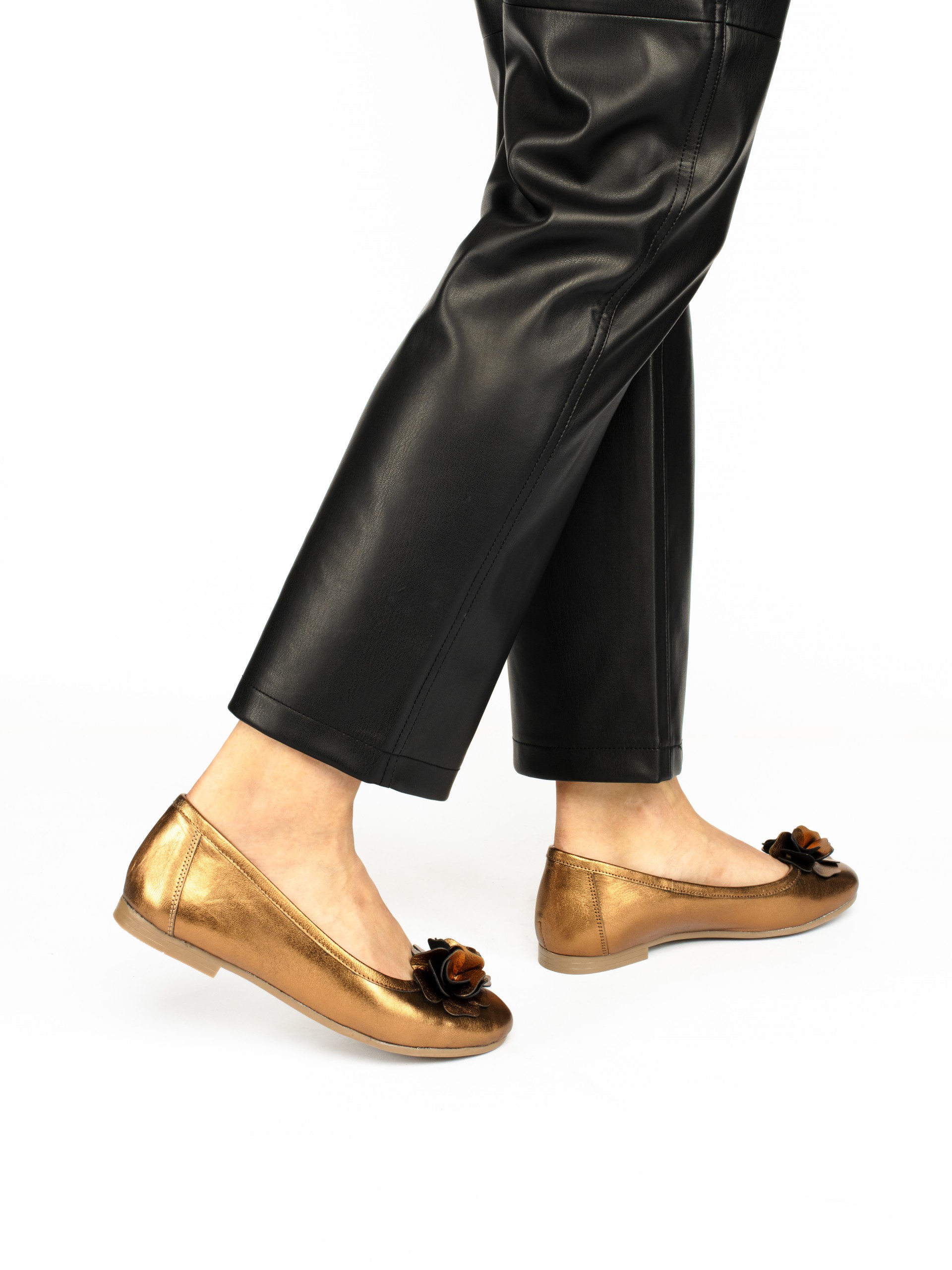 Sabrina com Flor em Pele Laminada