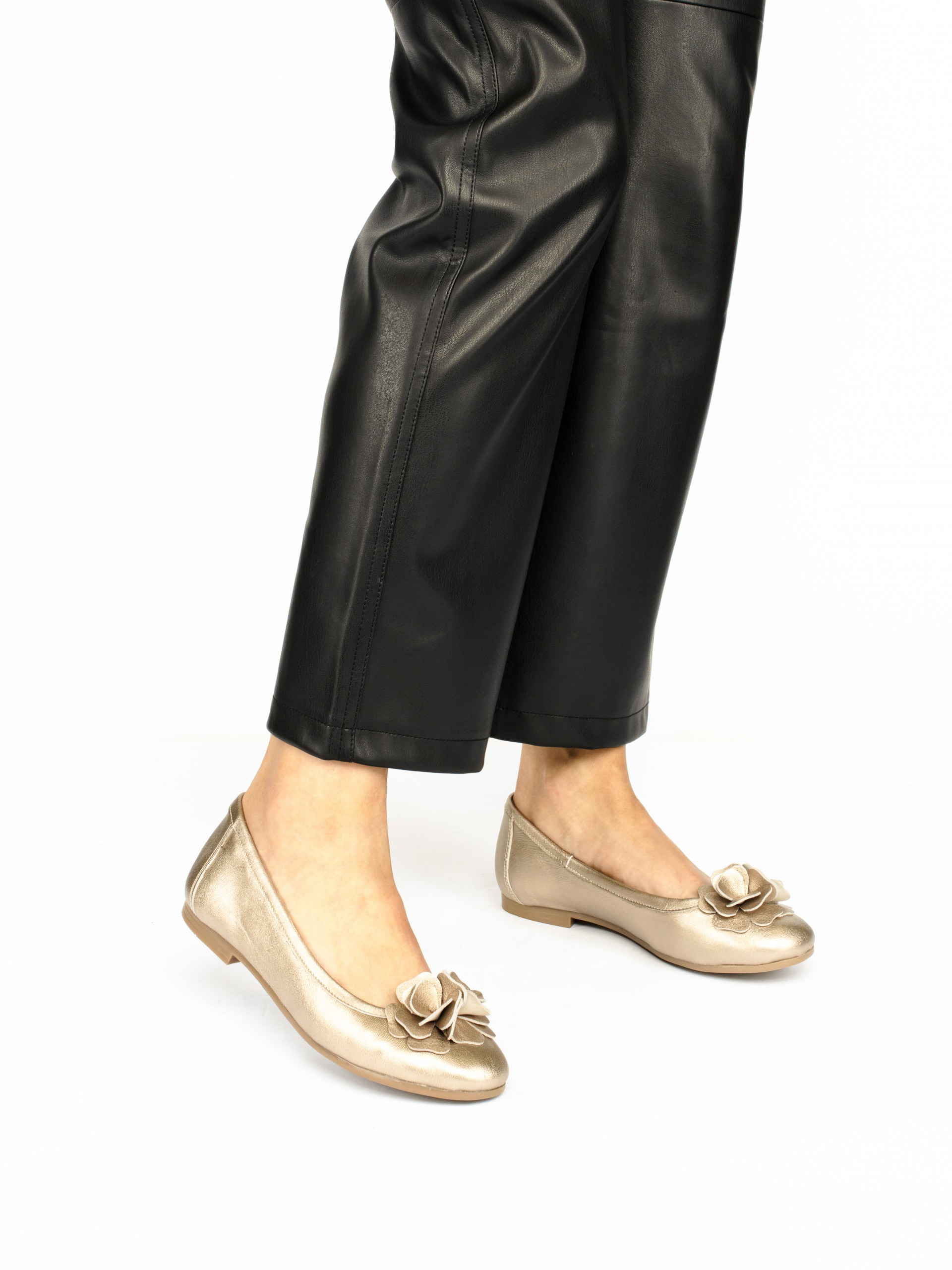 Sabrina com Flor em Pele Laminada