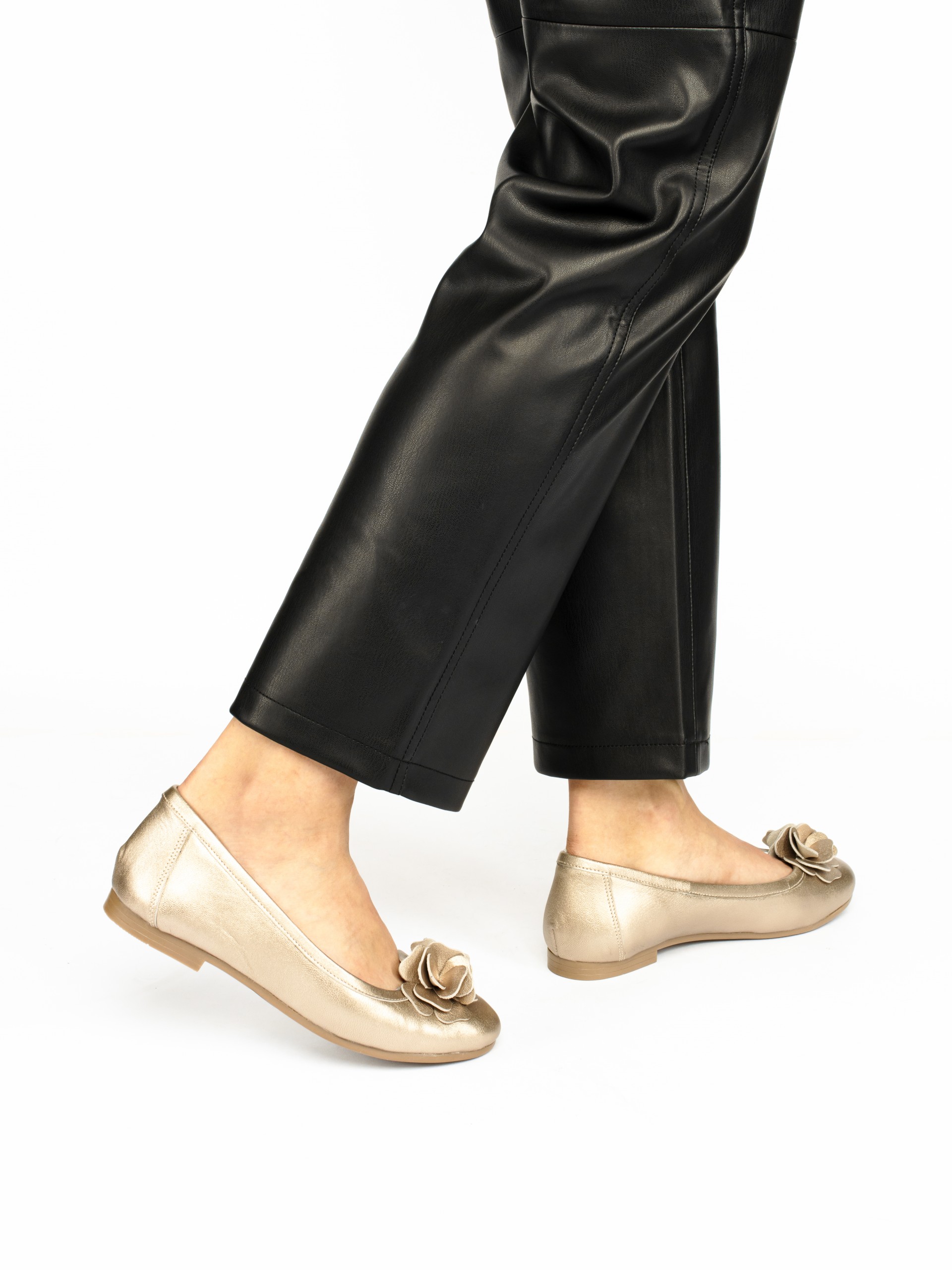 Sabrina com Flor em Pele Laminada