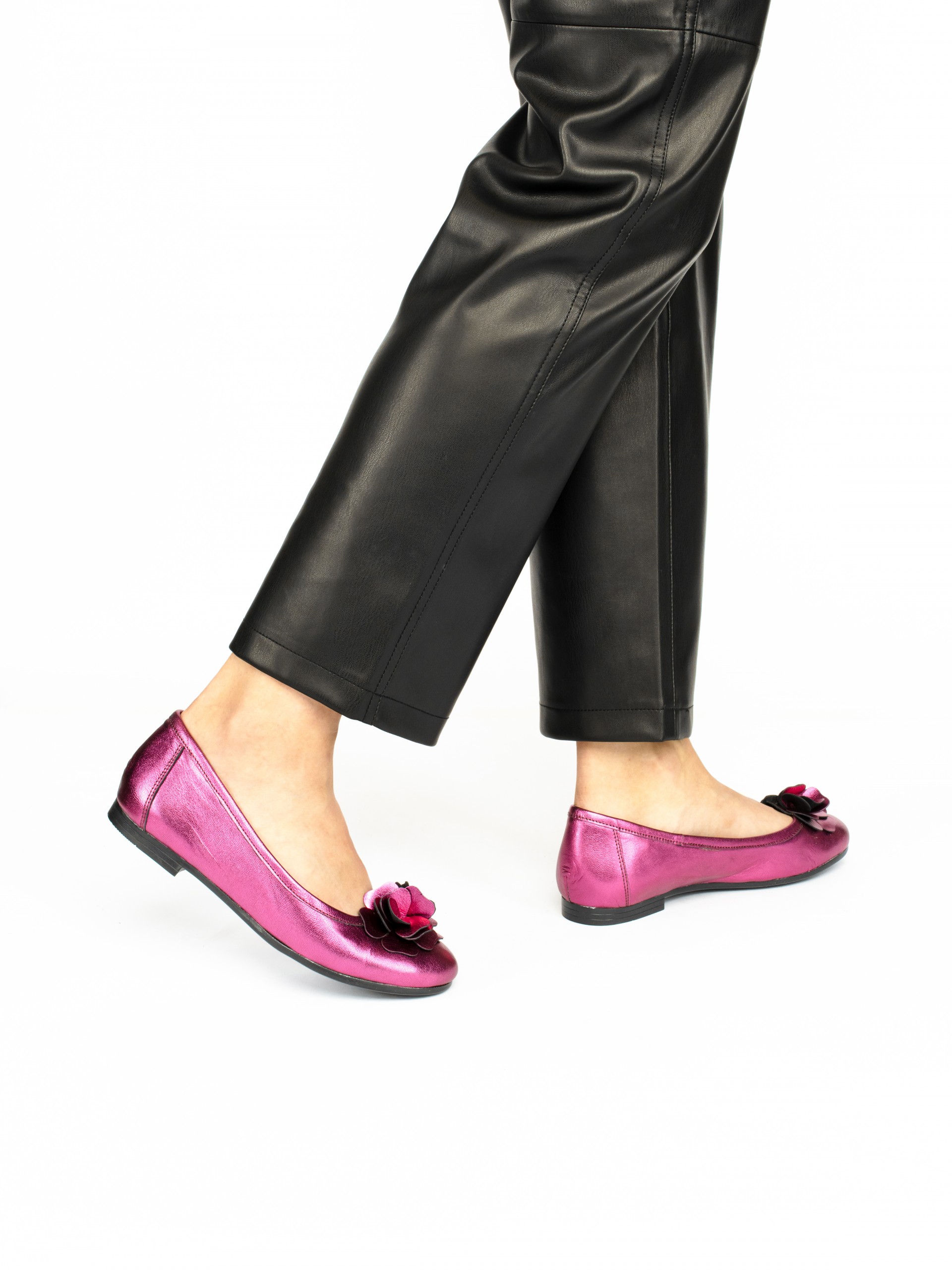 Sabrina com Flor em Pele Laminada