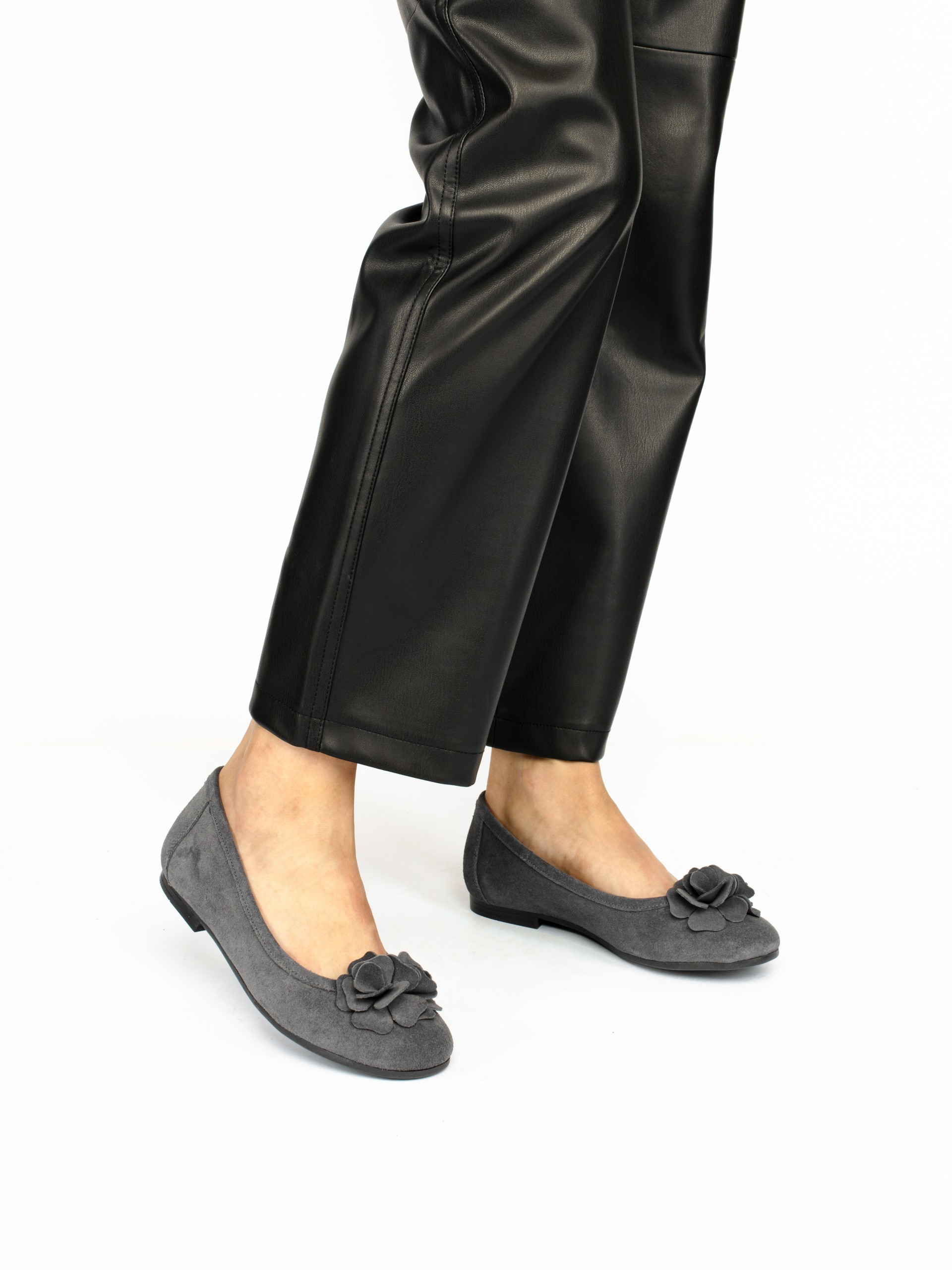 Sabrina com Flor em Camurça