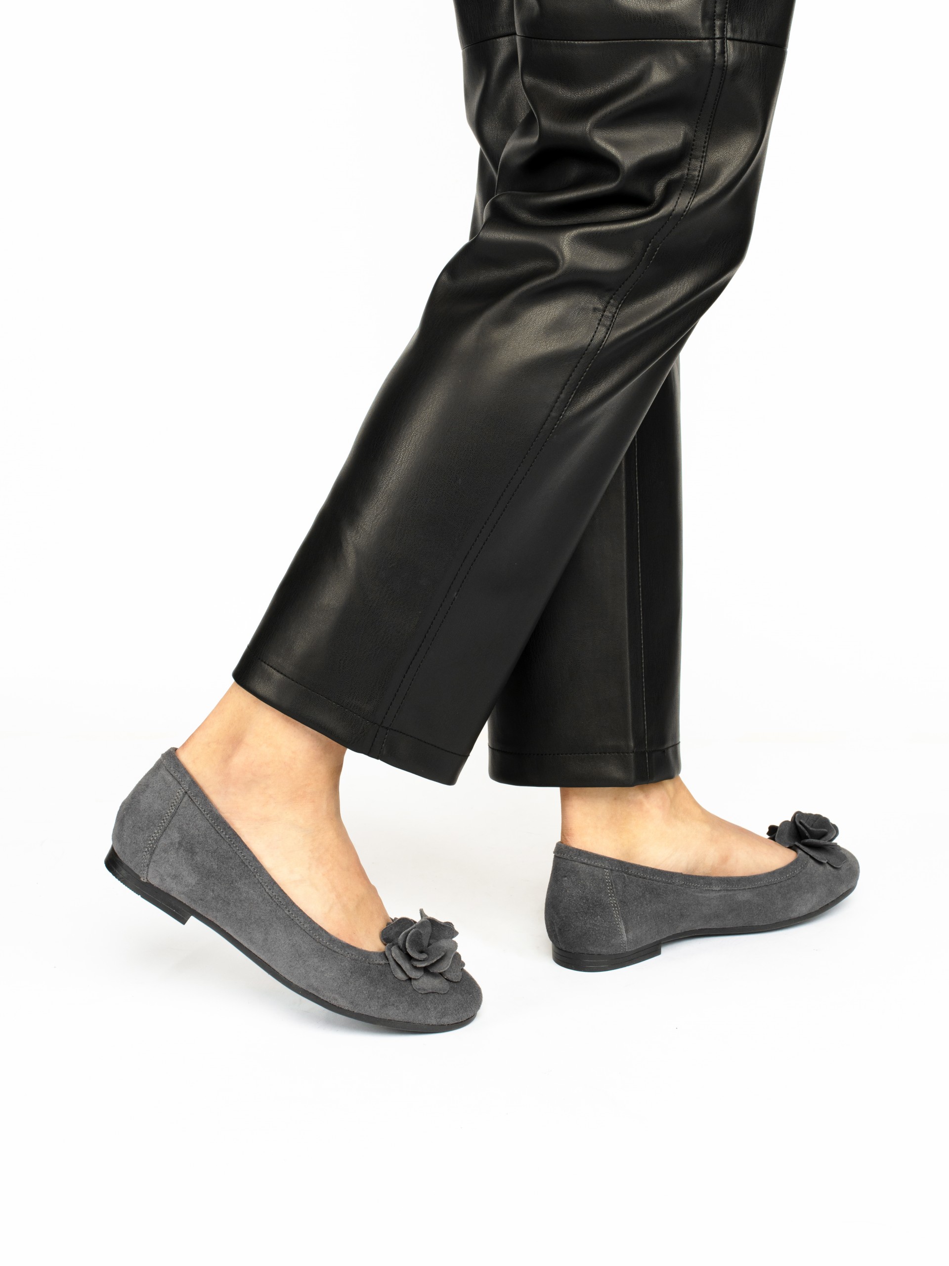 Sabrina com Flor em Camurça