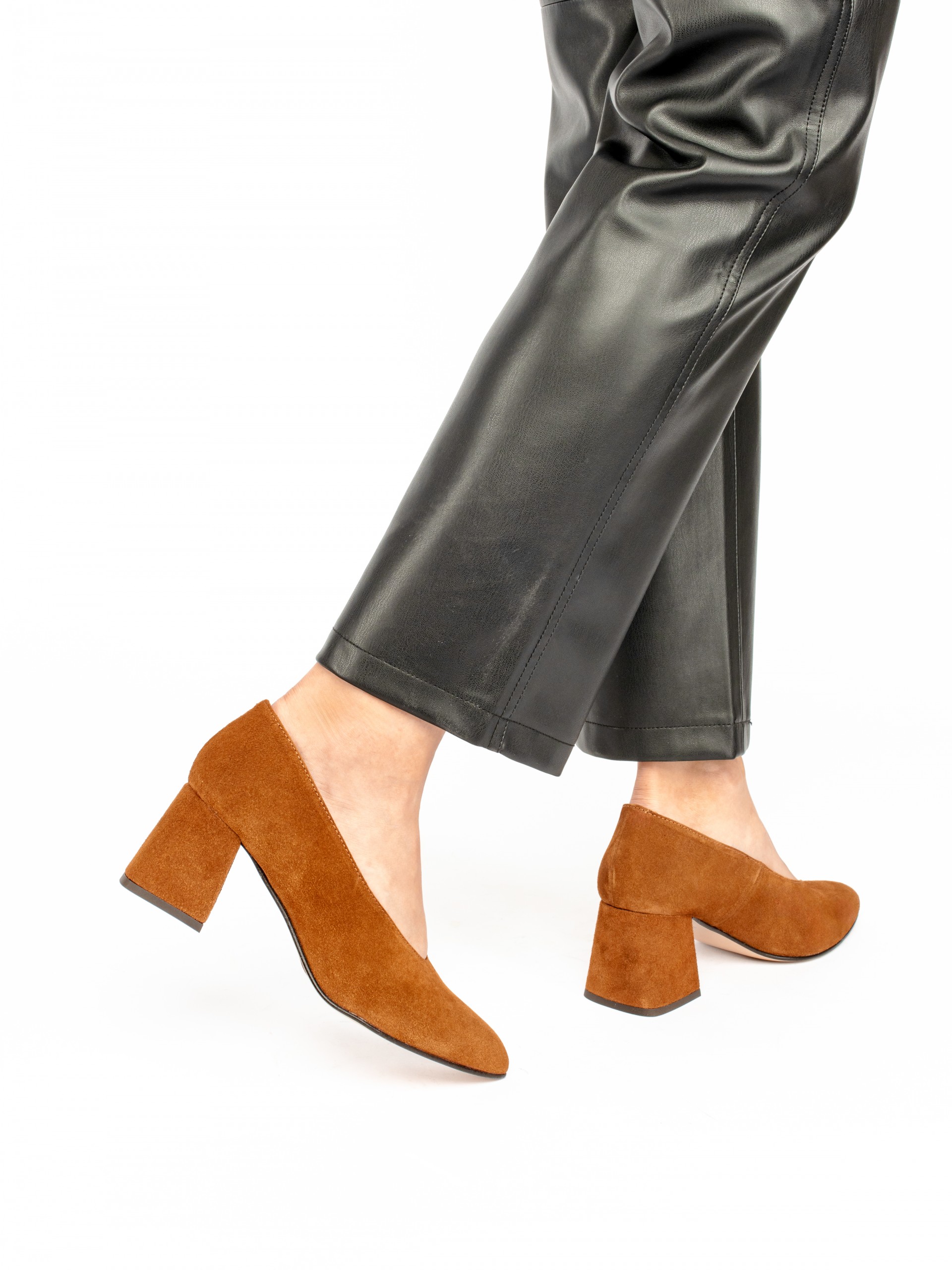 Sapato Salto Alto em Camurça