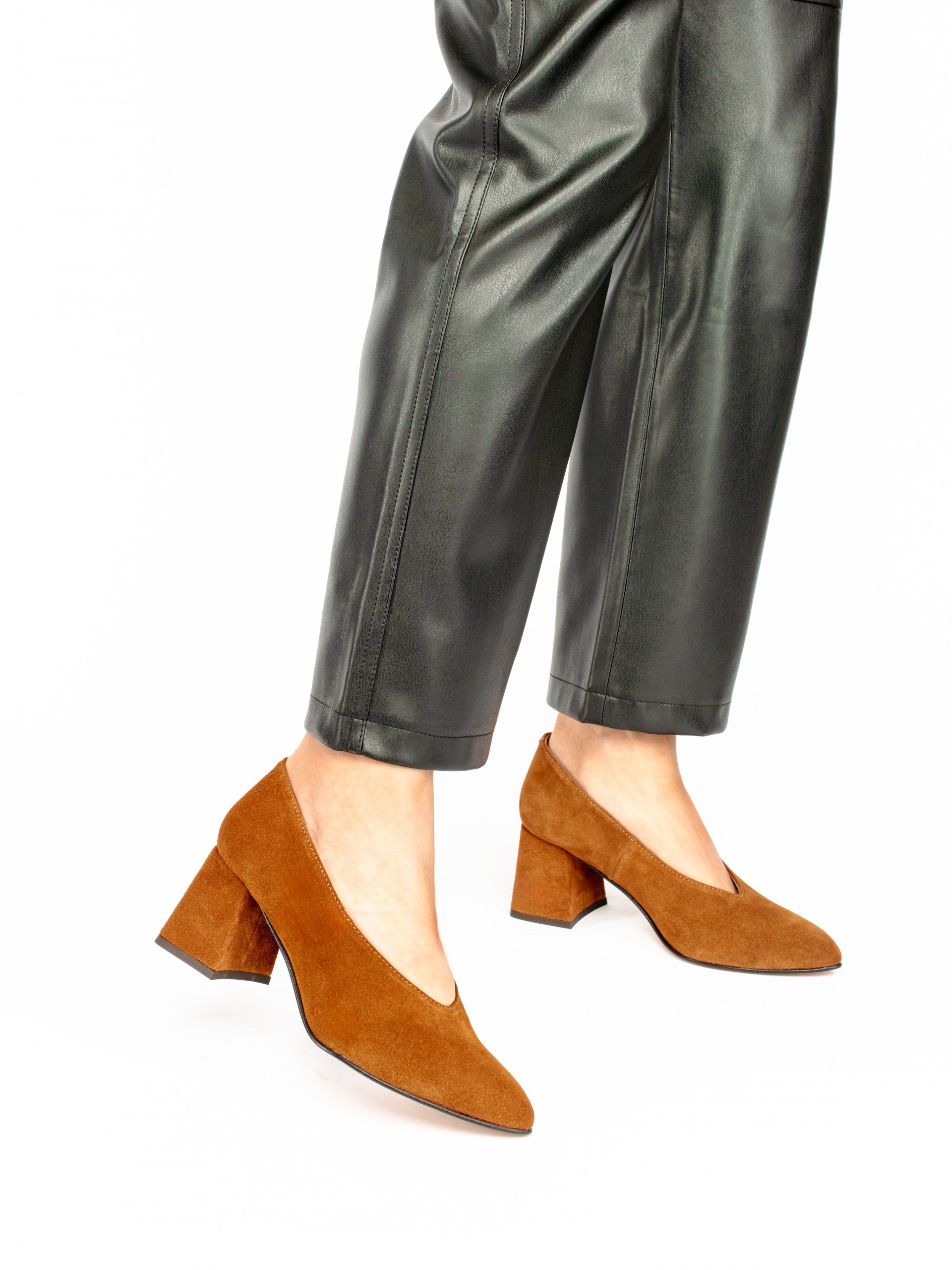 Sapato Salto Alto em Camurça