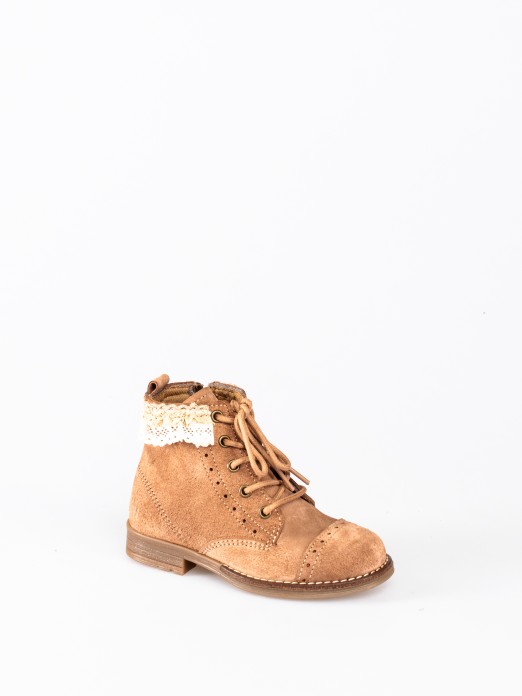 Suede Boots with Lace