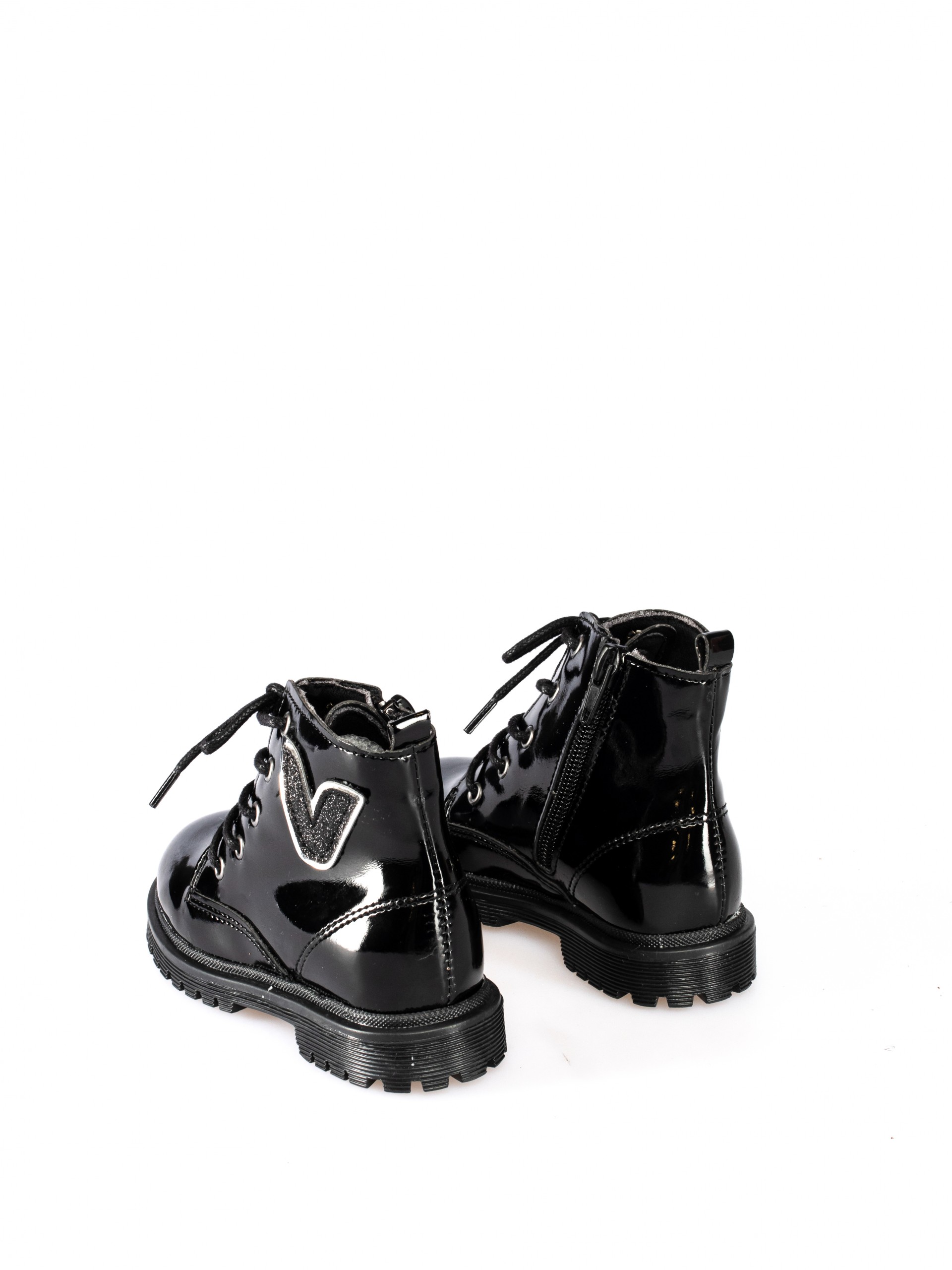 Bota em Verniz com aplique