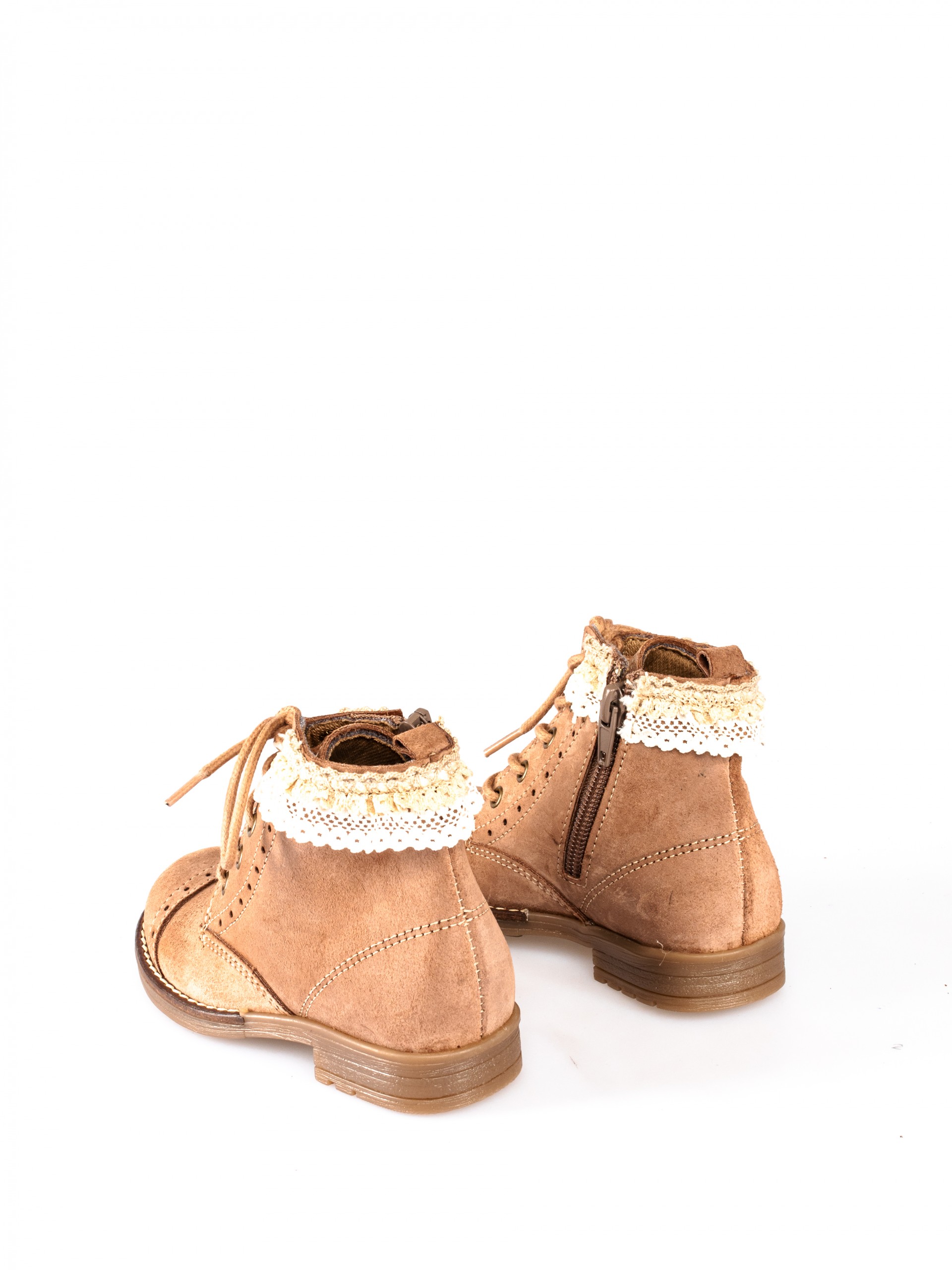 Bota em Camurça com Renda