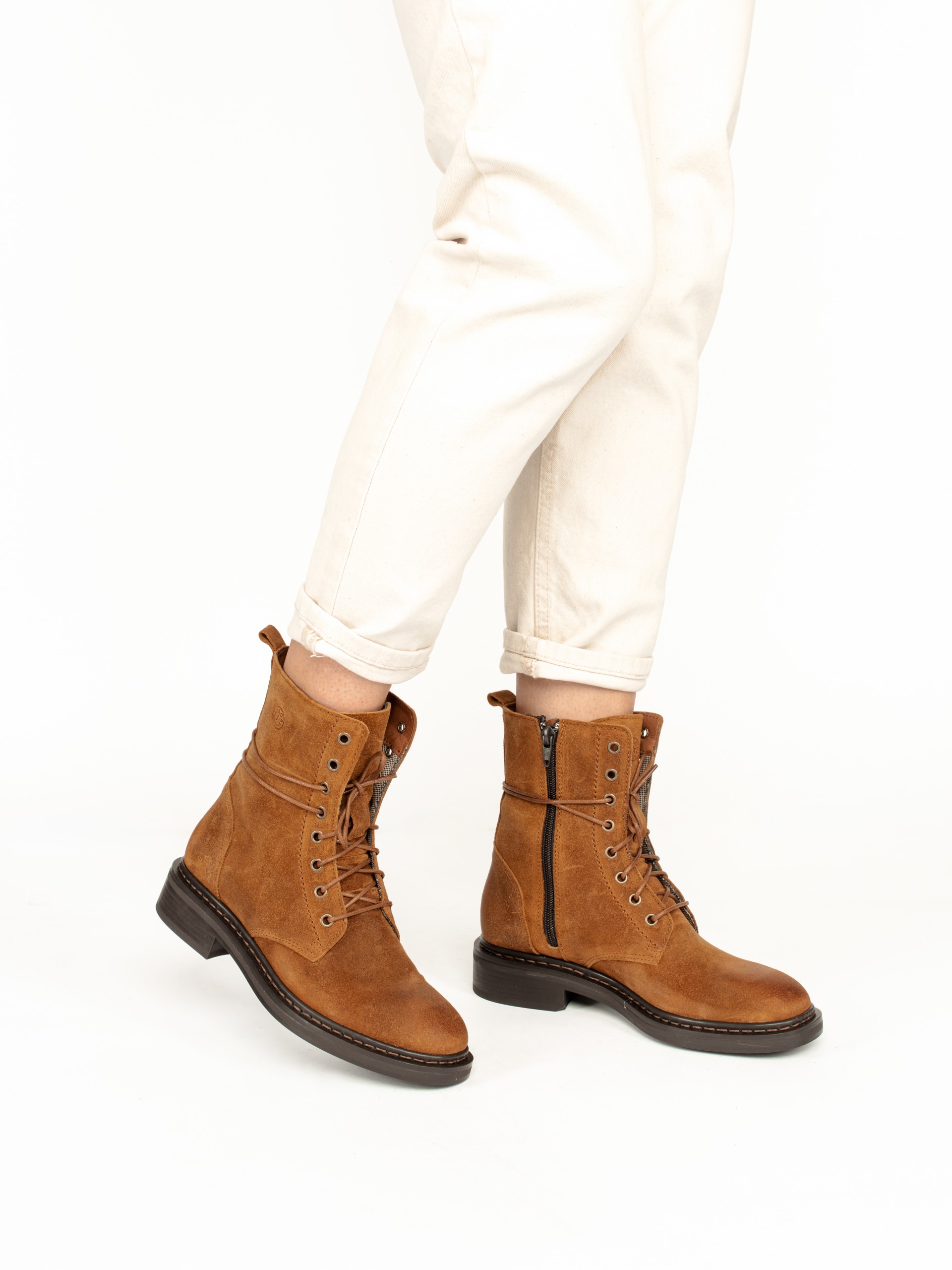 Botim Militar em Camurça