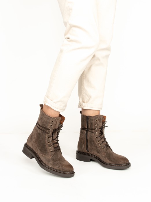 Suede Militar-Style Ankle Boots